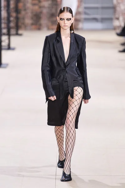 Look 4